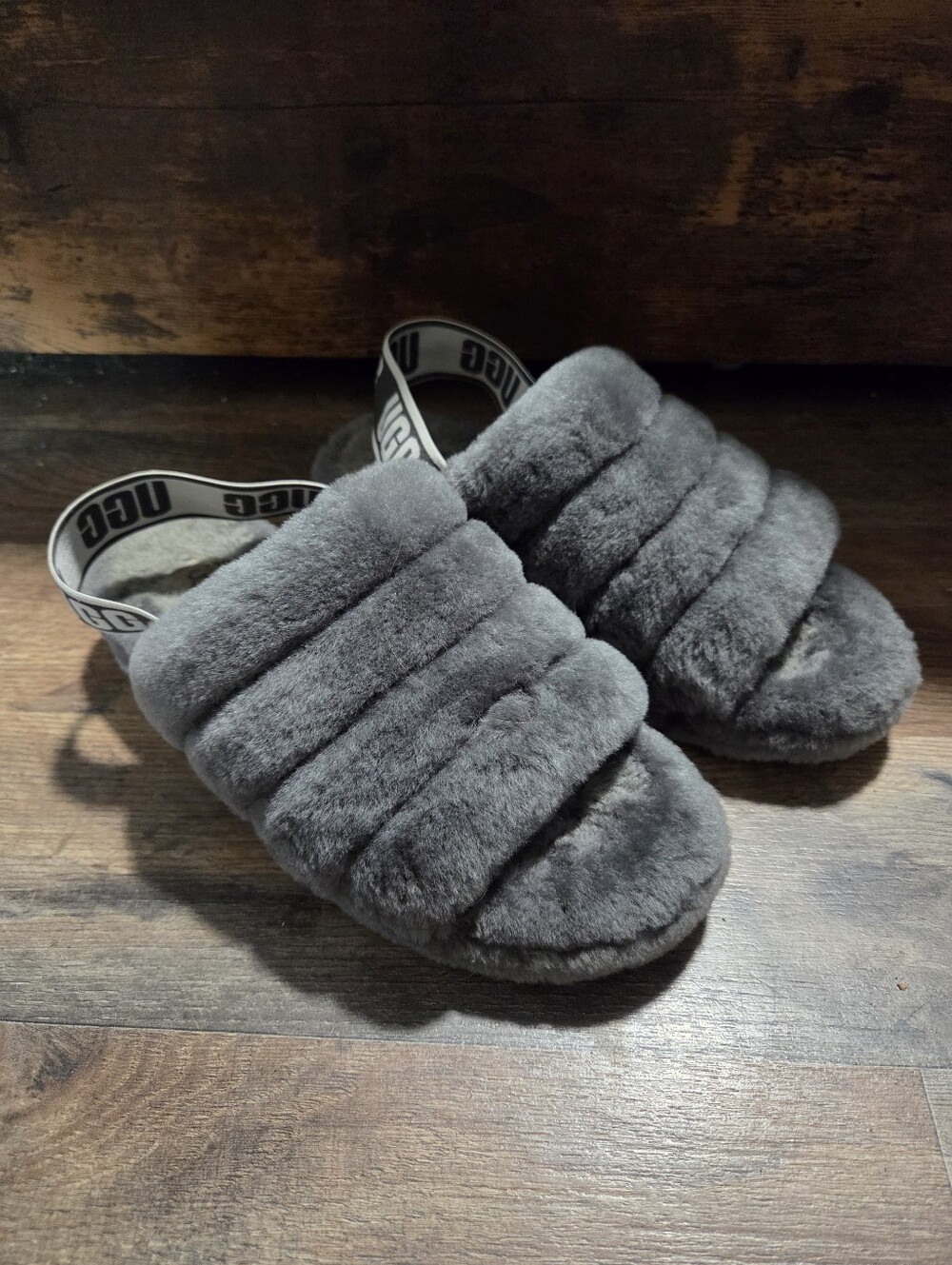 UGG Womens Gray Fluff Slide Sandals Size 6